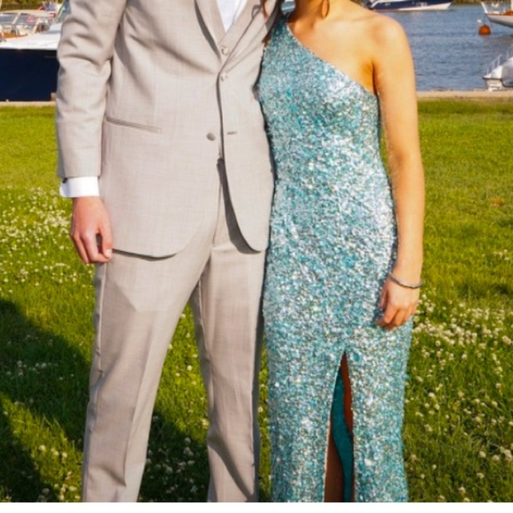Stunning Sherri Hill dress. 00. Worn once. Iced Blue